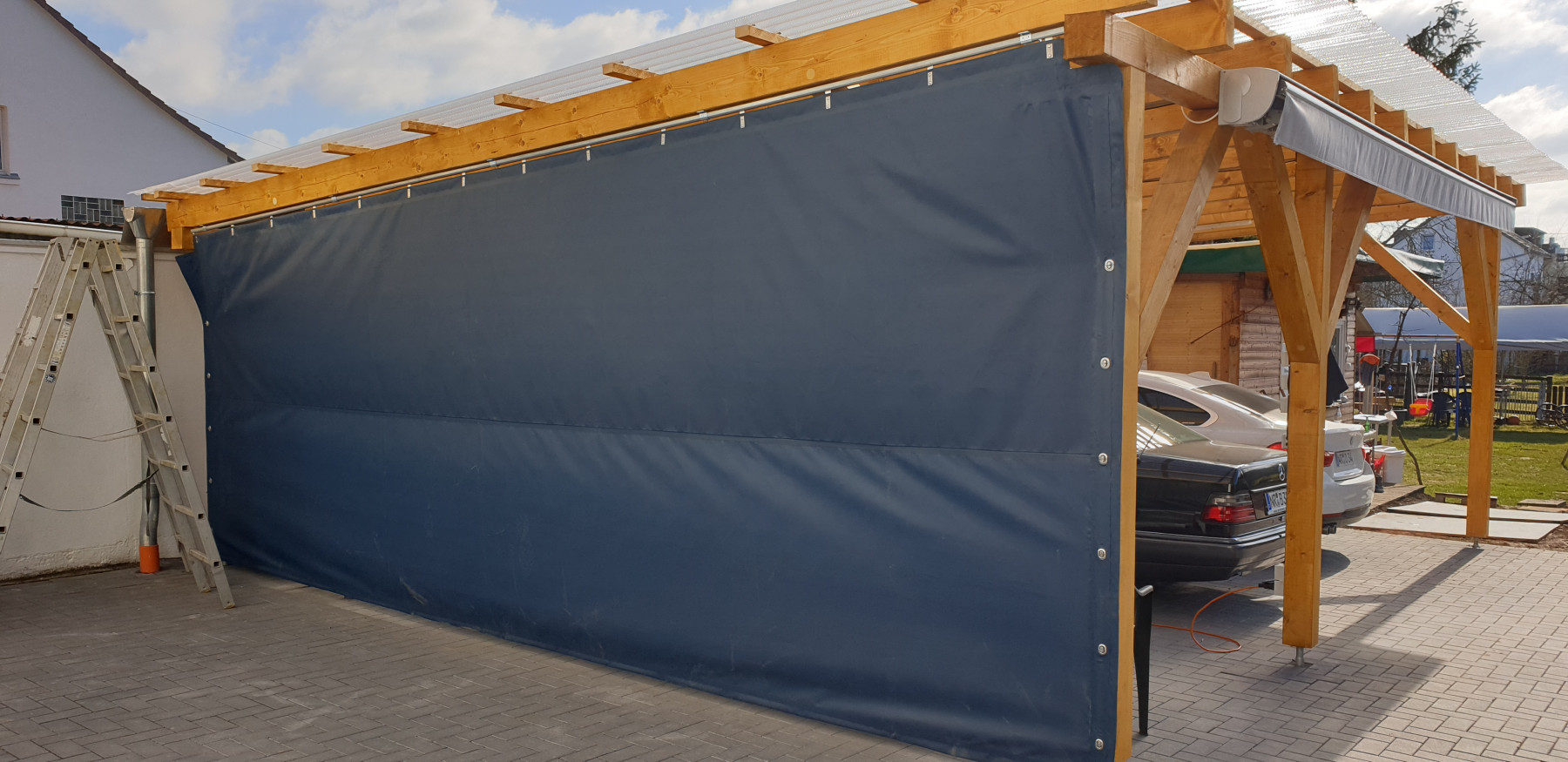 https://www.germanoutletstore.de/images/product_images/popup_images/carport-windschutz-6-x-3-aus-pvc-plane-geriffelt-mit-oesen_1250_0.jpg?v=1677497236